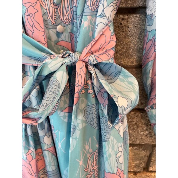 Vintage-Inspired Floral Print Button-Up Dress With Lace Trim & Tie Waist - Picture 5 of 9